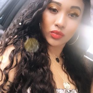Meet your Posher, Desiree
